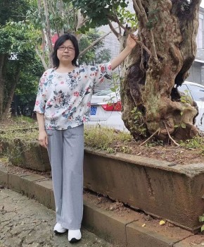 紫砂壶工艺师杨梅名家照片