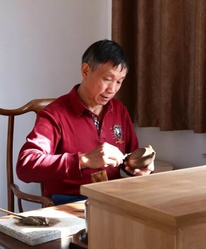 紫砂壶工艺师方小龍名家照片