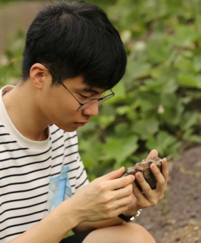 紫砂壶工艺师张智豪名家照片