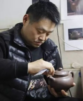 紫砂壶工艺师蔡华强名家照片