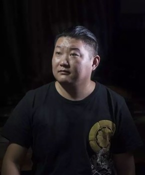 紫砂壶工艺师王玲伟名家照片