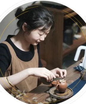 紫砂壶工艺师魏萌萌名家照片