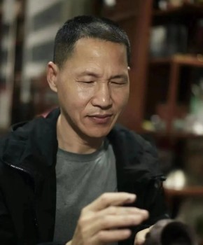 紫砂壶工艺师李冬泉名家照片