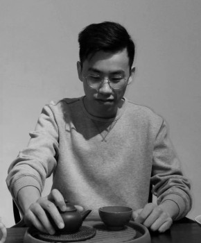 紫砂壶工艺师王逸飞名家照片