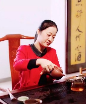 紫砂壶工艺师张倩倩名家照片