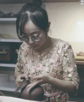 紫砂壶工艺师诸玲玲名家照片