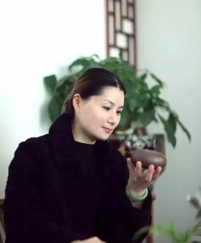 紫砂壶工艺师范小芬名家照片