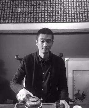 紫砂壶工艺师吴鸿伟名家照片