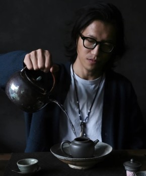 紫砂壶工艺师陈佳名家照片