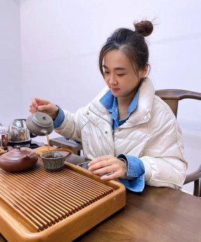 紫砂壶工艺师范秋云名家照片