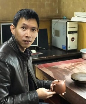 紫砂壶工艺师曹留群名家照片