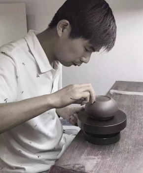 紫砂壶工艺师蒋国庆名家照片