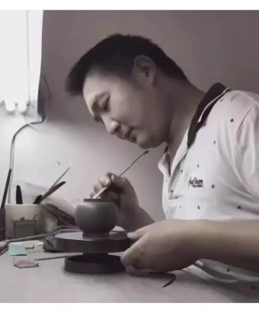 紫砂壶工艺师江洪军名家照片