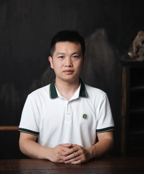 紫砂壶工艺师罗丁丁名家照片