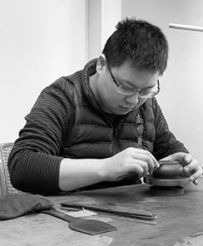 紫砂壶工艺师潘冬名家照片