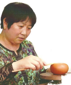 紫砂壶工艺师王寅芳名家照片