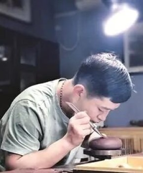 紫砂壶工艺师张赫城名家照片