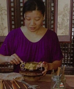紫砂壶工艺师庄跃英名家照片