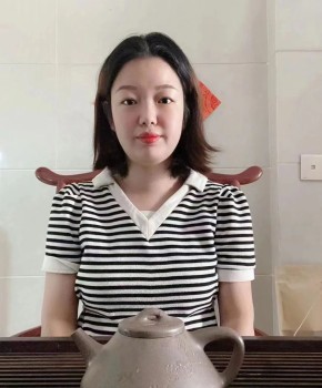 紫砂壶工艺师范思佳名家照片