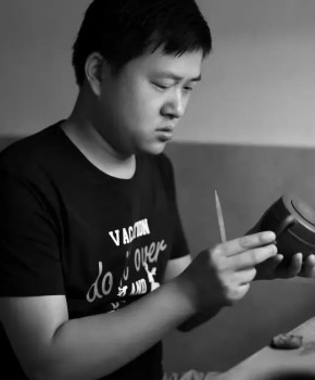 紫砂壶工艺师江健名家照片