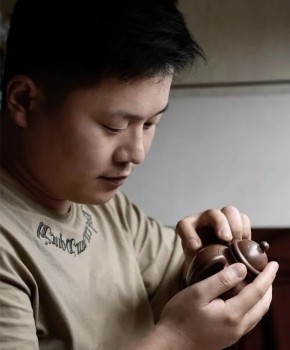 紫砂壶工艺师孙博名家照片