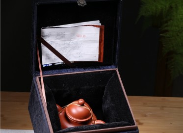 束旦生紫砂壶作品 掇球壶 朱泥 400CC 研究员级高级工艺美术师 掇球紫砂壶价格，多少钱