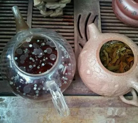 紫砂壶和玻璃杯泡茶哪个好，你了解了嘛？