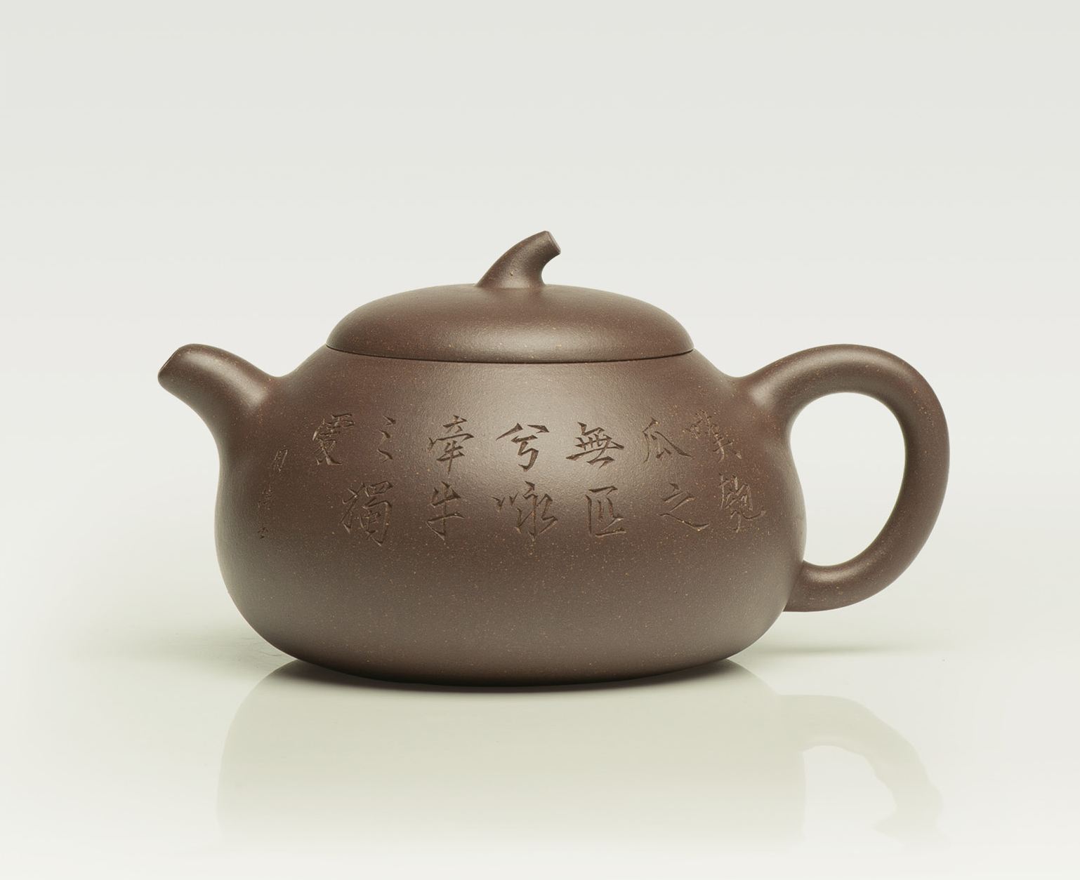 用紫砂壶喝茶有益健康补充人体所需的微量元素
