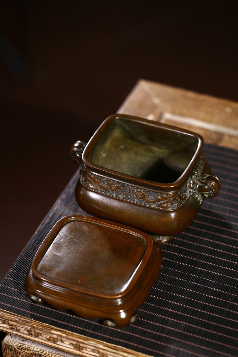 陈巧生作品 带座天鸡耳长方彝炉图片