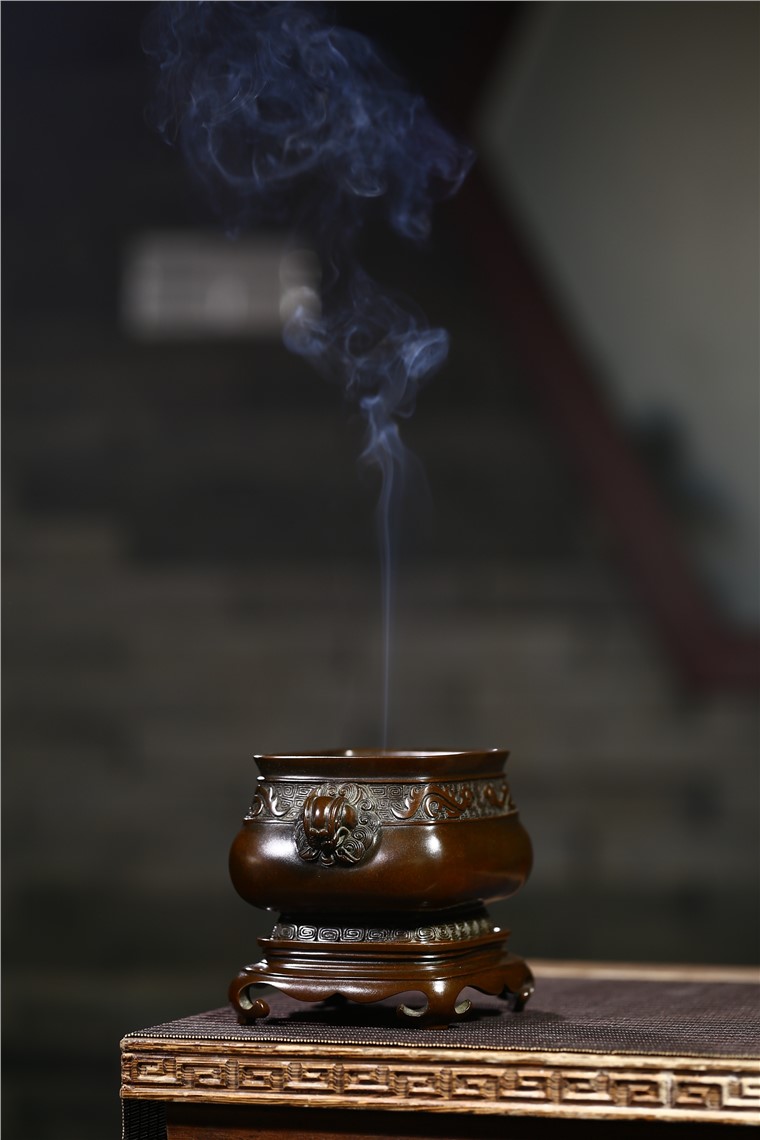 陈巧生作品 带座天鸡耳长方彝炉图片