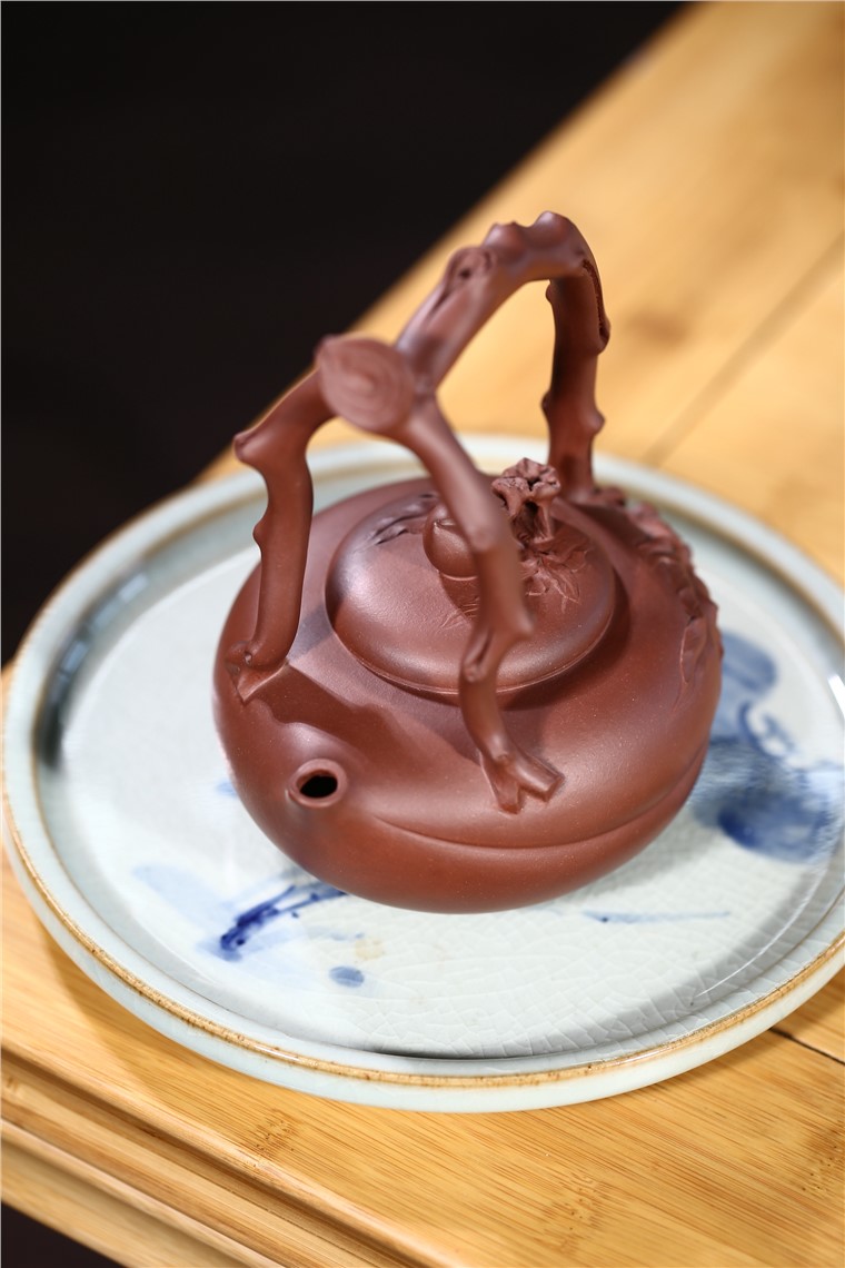 许冠新作品 寿桃提梁图片