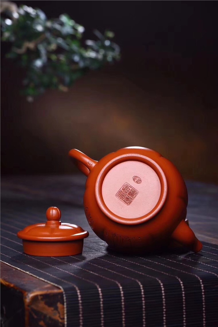 俞震作品 宫灯