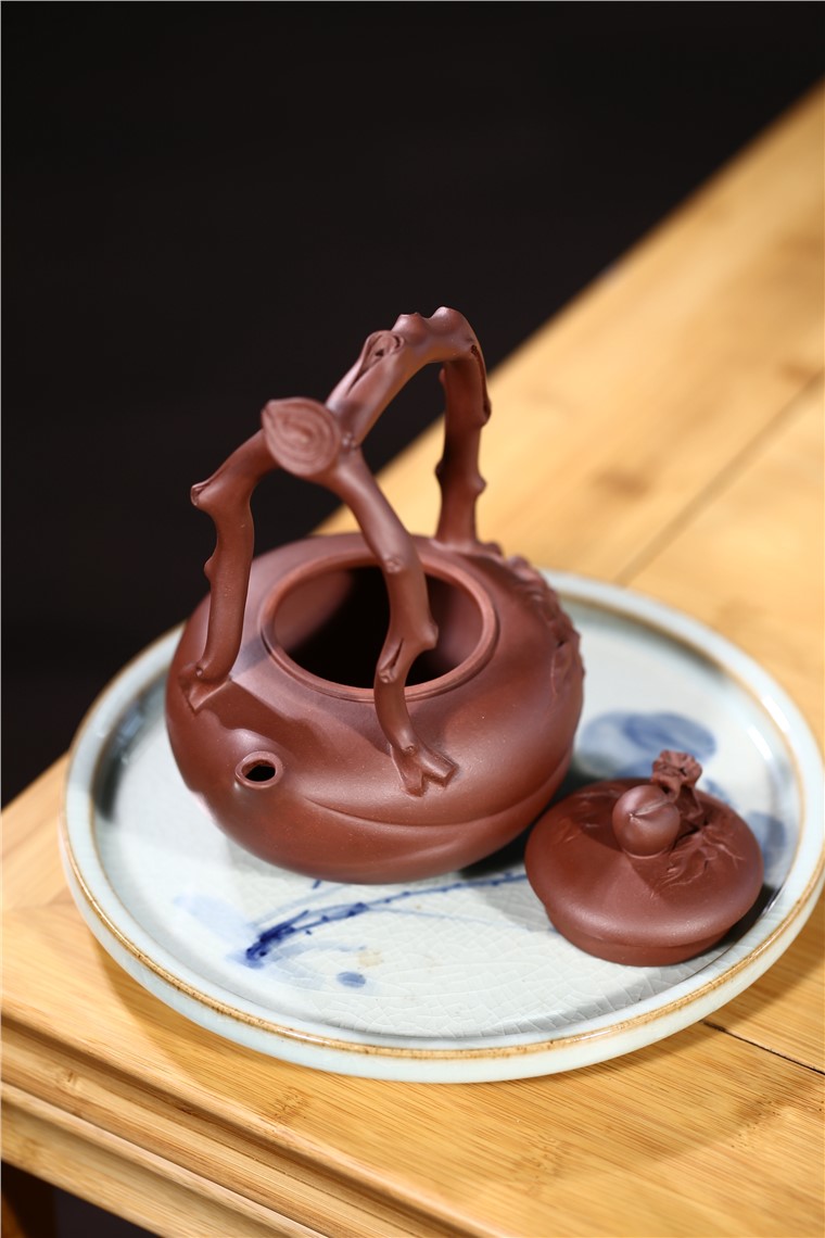 许冠新作品 寿桃提梁图片