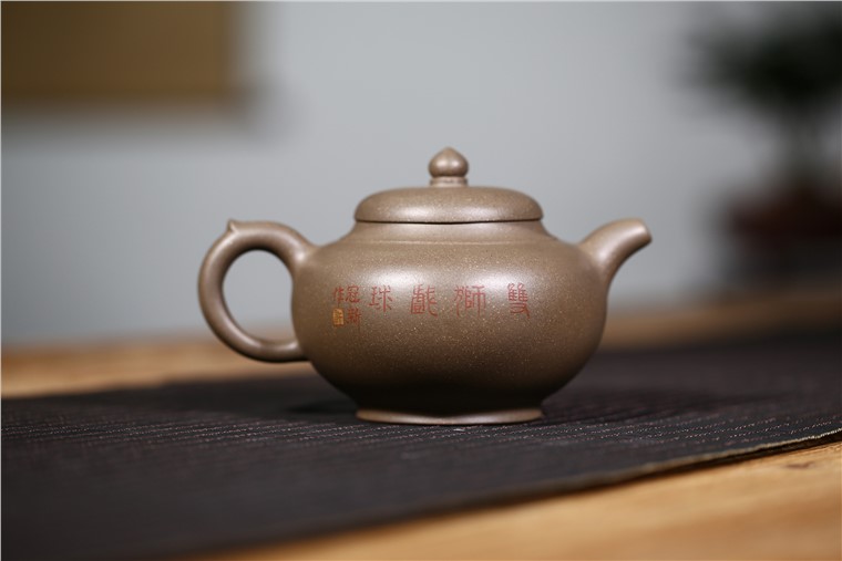 许响新作品 双狮戏球图片