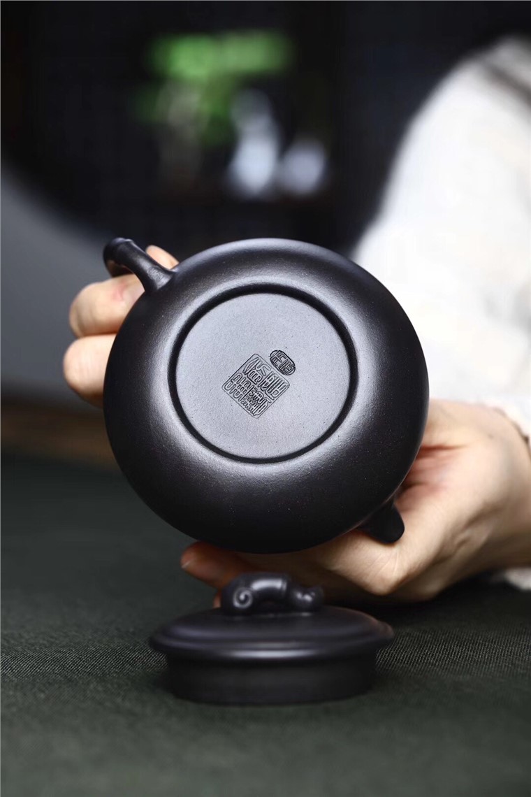 俞震作品 知足图片