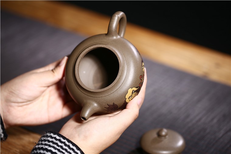 许响新作品 双狮戏球图片