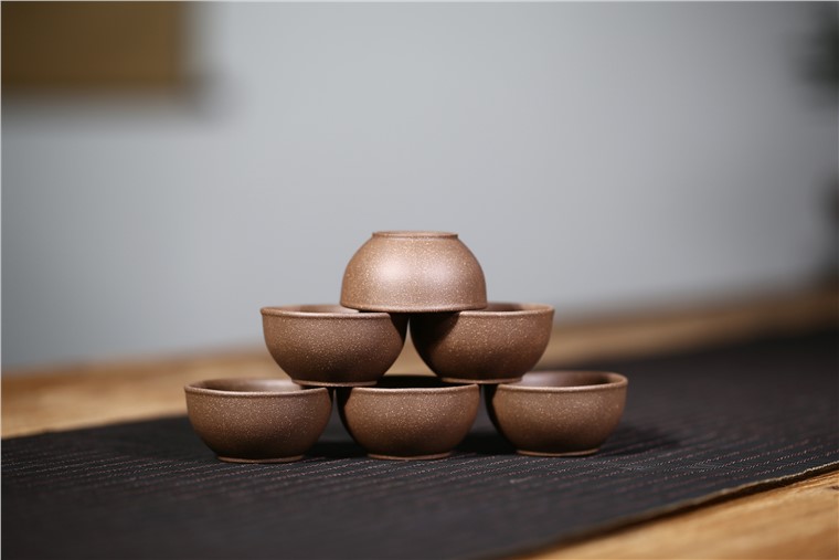 许响新作品 双狮戏球图片