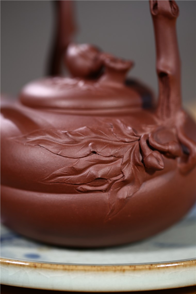 许冠新作品 寿桃提梁图片