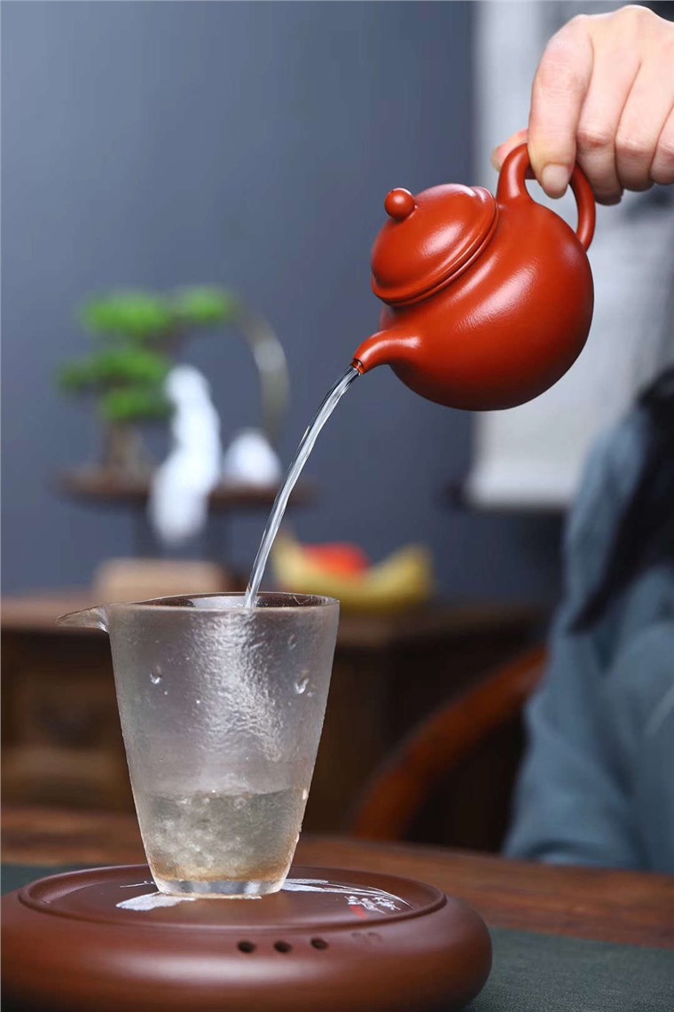 李荷生作品 掇球