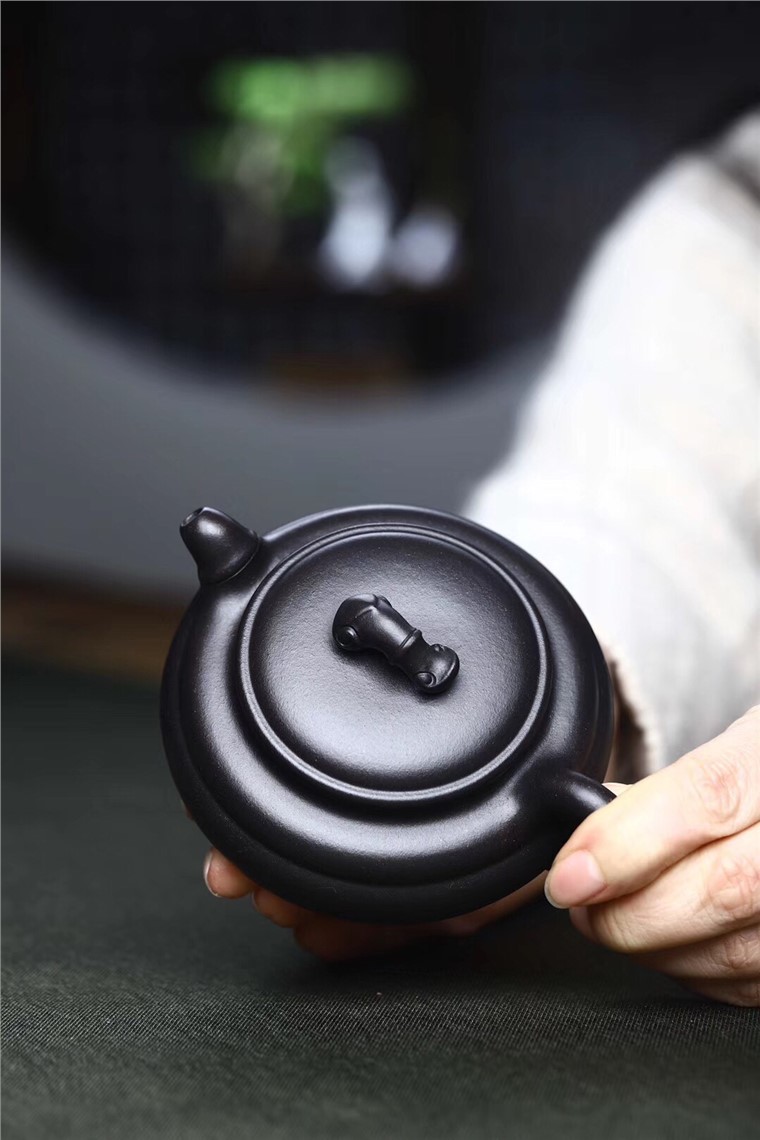 俞震作品 知足图片