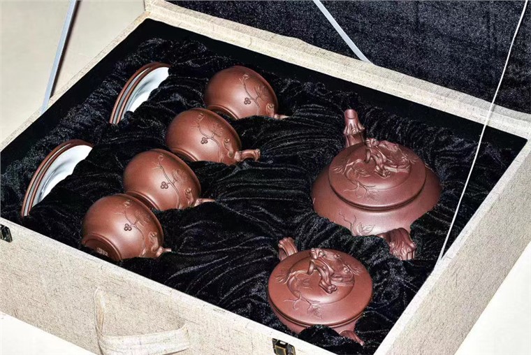 李荷生作品 松鼠葡萄套具