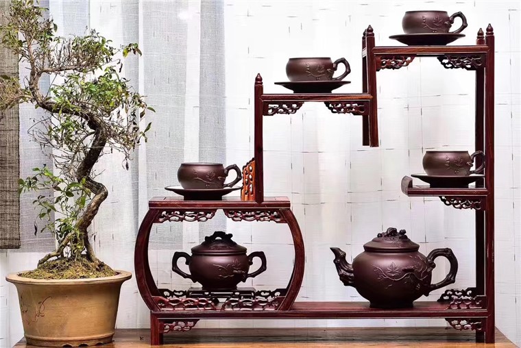 李荷生作品 松鼠葡萄套具图片