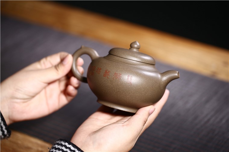 许响新作品 双狮戏球图片