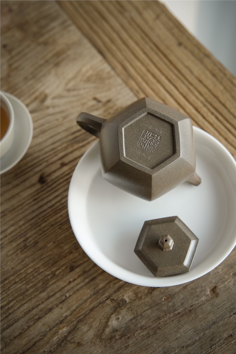 庄亚新作品 六方掇球