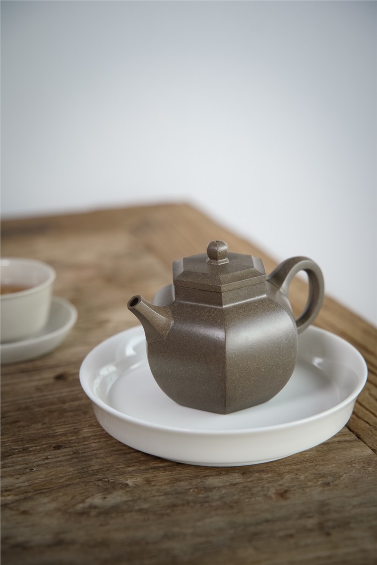 庄亚新作品 六方掇球图片