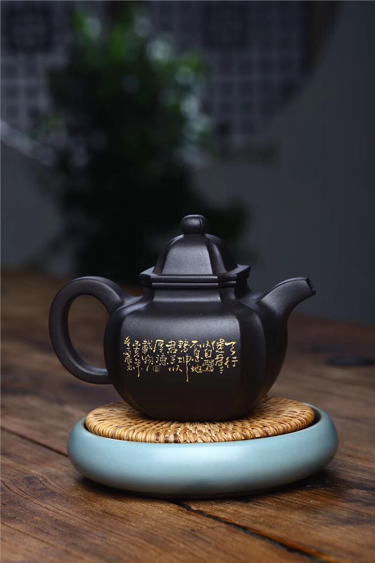 俞震作品 抽角掇球图片