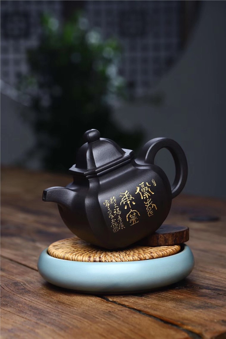 俞震作品 抽角掇球图片