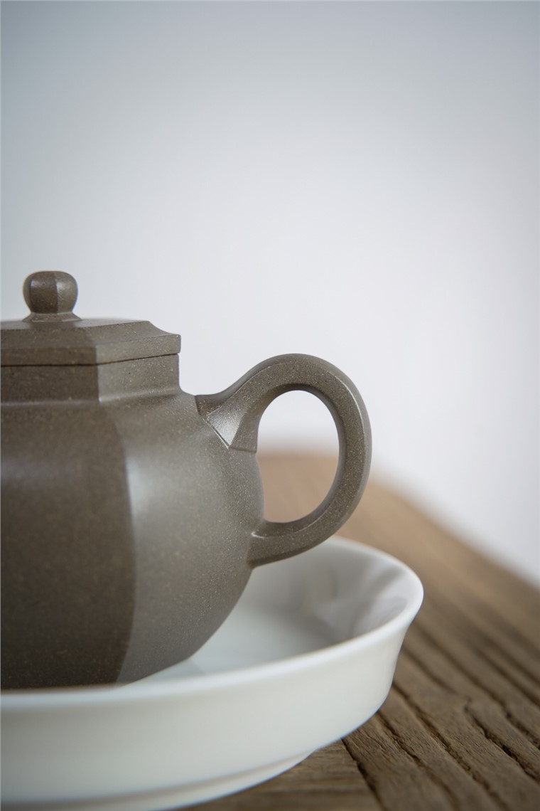 庄亚新作品 六方掇球图片