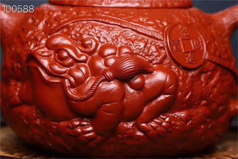 周龙华作品 富贵金蟾供春图片