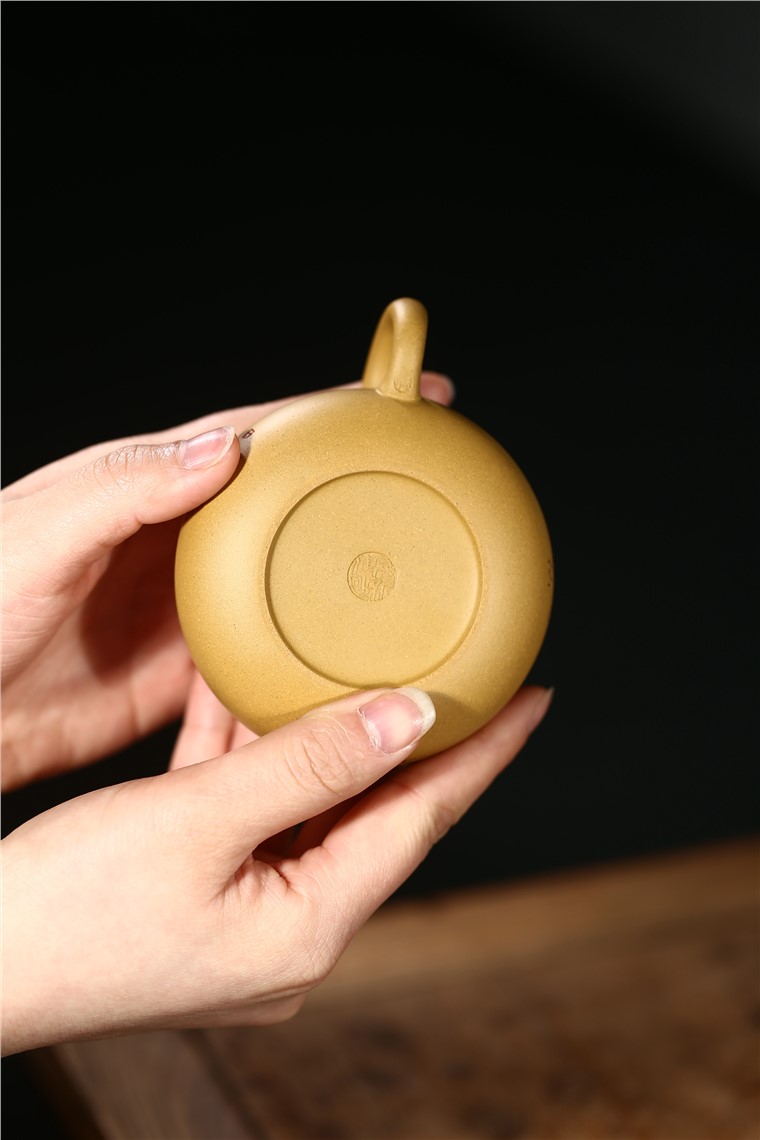 许冠新作品 暗香容天